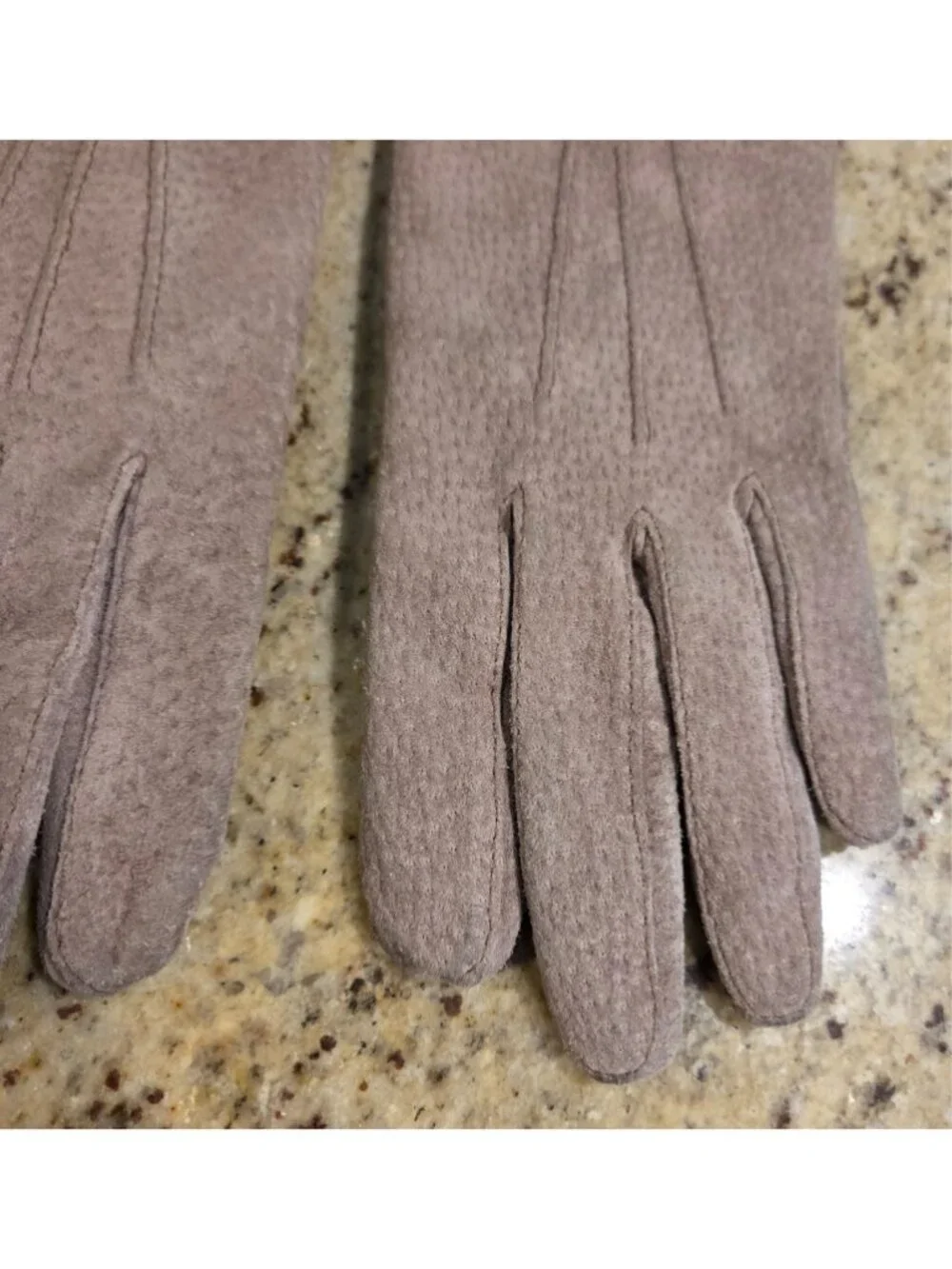 Vintage Womens Size M Gray Suede Leather Lined Gloves Fownes